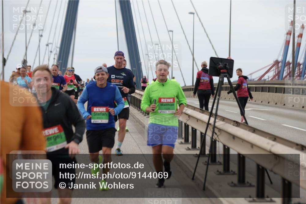 03.10.2025 - Köhlbrandbrückenlauf Jannik Wohlers http://msf.ph/oto/9144069 03.10.2025 15:45:23 Position 1 9023, 7226, 2025, 1922 meine-sportfotos.de