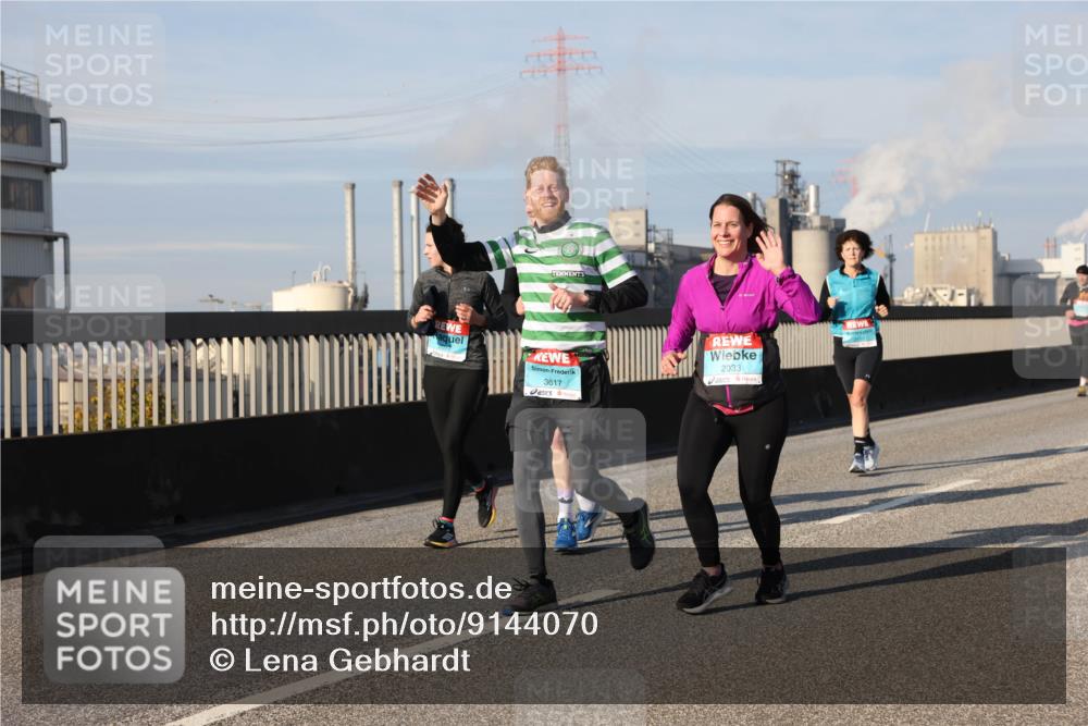 03.10.2025 - Köhlbrandbrückenlauf Lena Gebhardt http://msf.ph/oto/9144070 03.10.2025 10:01:50 Position 2 3617, 2033 meine-sportfotos.de