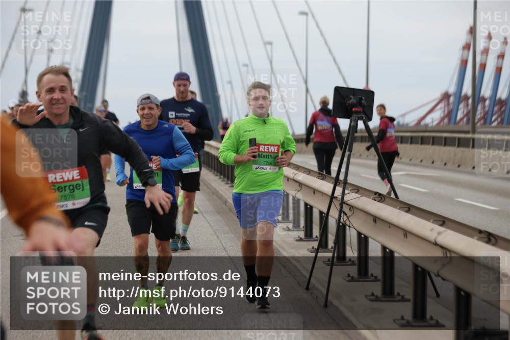 03.10.2025 - Köhlbrandbrückenlauf Jannik Wohlers http://msf.ph/oto/9144073 03.10.2025 15:45:23 Position 1 7576, 7226 meine-sportfotos.de