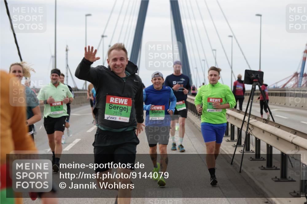 03.10.2025 - Köhlbrandbrückenlauf Jannik Wohlers http://msf.ph/oto/9144079 03.10.2025 15:45:24 Position 1 7576, 9323 meine-sportfotos.de
