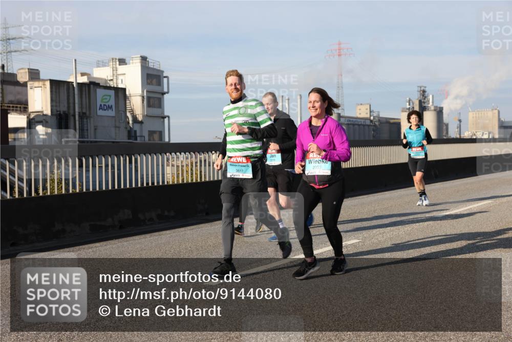 03.10.2025 - Köhlbrandbrückenlauf Lena Gebhardt http://msf.ph/oto/9144080 03.10.2025 10:01:50 Position 2 3617, 2033 meine-sportfotos.de