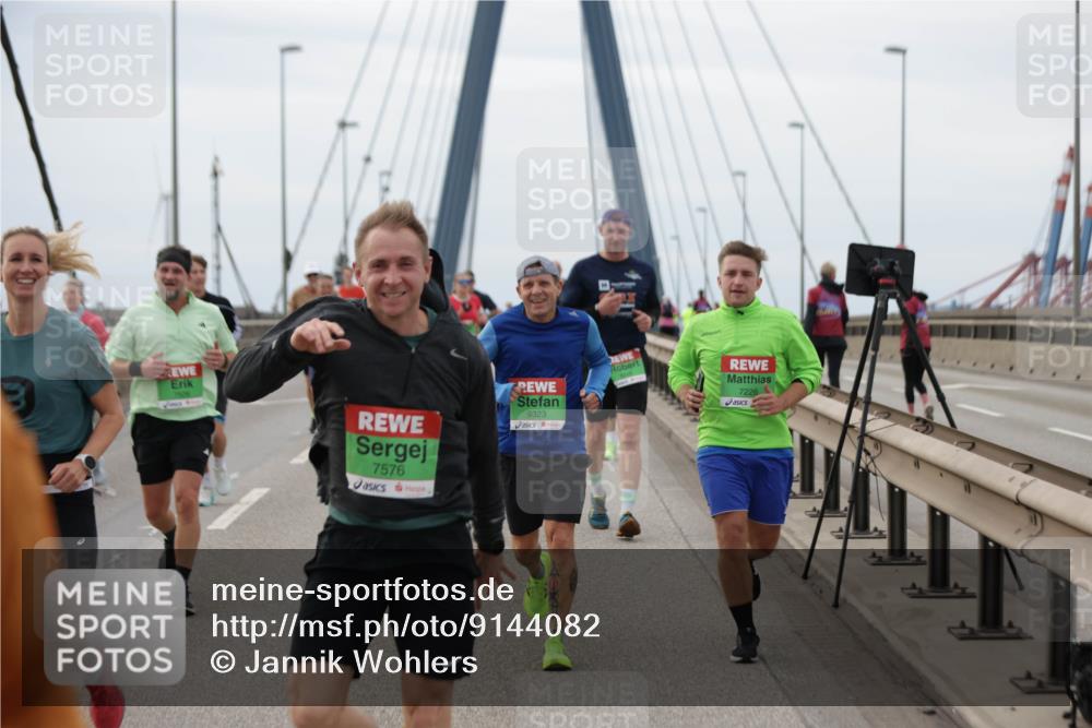 03.10.2025 - Köhlbrandbrückenlauf Jannik Wohlers http://msf.ph/oto/9144082 03.10.2025 15:45:24 Position 1 7576, 9323, 7226 meine-sportfotos.de
