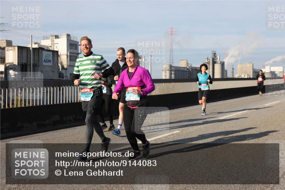 03.10.2025 - Köhlbrandbrückenlauf Lena Gebhardt http://msf.ph/oto/9144083 03.10.2025 10:01:51 Position 2 3617, 2033 meine-sportfotos.de