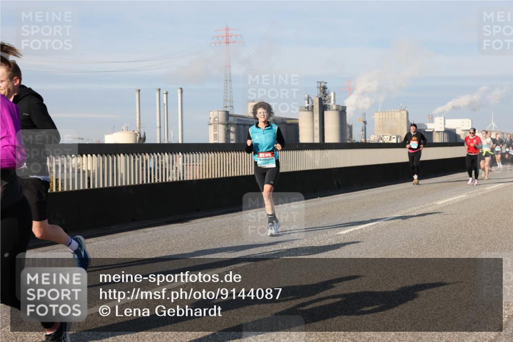 03.10.2025 - Köhlbrandbrückenlauf Lena Gebhardt http://msf.ph/oto/9144087 03.10.2025 10:01:51 Position 2  meine-sportfotos.de