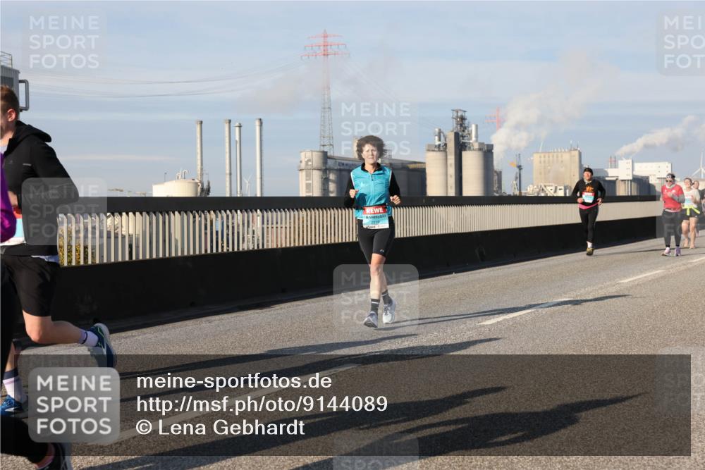 03.10.2025 - Köhlbrandbrückenlauf Lena Gebhardt http://msf.ph/oto/9144089 03.10.2025 10:01:51 Position 2  meine-sportfotos.de