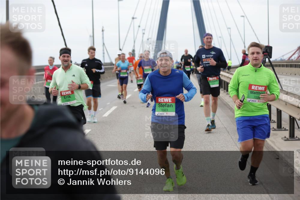 03.10.2025 - Köhlbrandbrückenlauf Jannik Wohlers http://msf.ph/oto/9144096 03.10.2025 15:45:25 Position 1 7528, 9323, 7226 meine-sportfotos.de