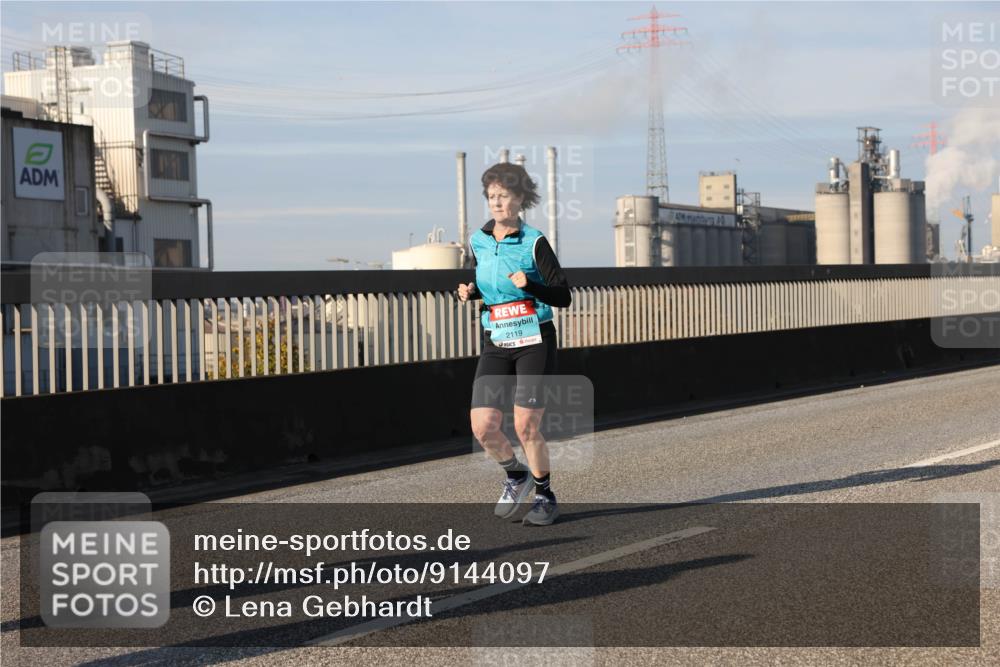 03.10.2025 - Köhlbrandbrückenlauf Lena Gebhardt http://msf.ph/oto/9144097 03.10.2025 10:01:52 Position 2 2119 meine-sportfotos.de