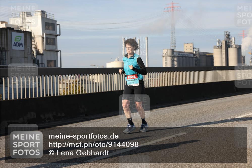 03.10.2025 - Köhlbrandbrückenlauf Lena Gebhardt http://msf.ph/oto/9144098 03.10.2025 10:01:52 Position 2 2119 meine-sportfotos.de