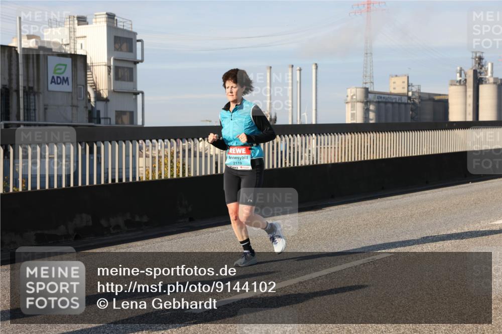 03.10.2025 - Köhlbrandbrückenlauf Lena Gebhardt http://msf.ph/oto/9144102 03.10.2025 10:01:52 Position 2 2119 meine-sportfotos.de