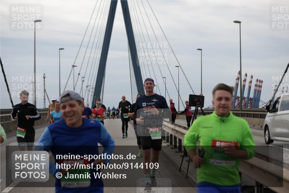 03.10.2025 - Köhlbrandbrückenlauf Jannik Wohlers http://msf.ph/oto/9144109 03.10.2025 15:45:26 Position 1 9323 meine-sportfotos.de