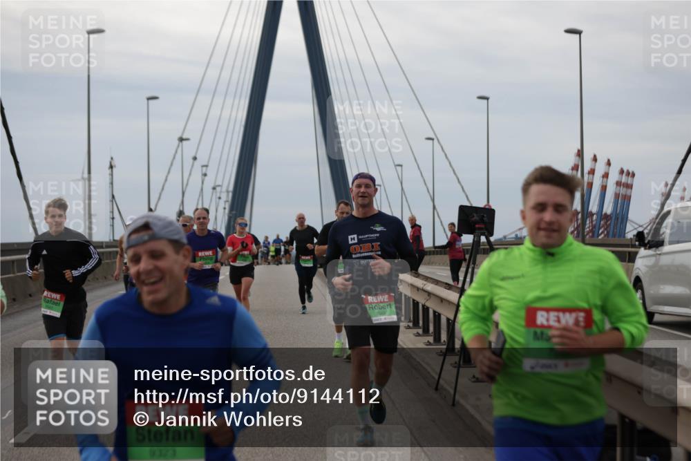 03.10.2025 - Köhlbrandbrückenlauf Jannik Wohlers http://msf.ph/oto/9144112 03.10.2025 15:45:26 Position 1 0323, 9348 meine-sportfotos.de