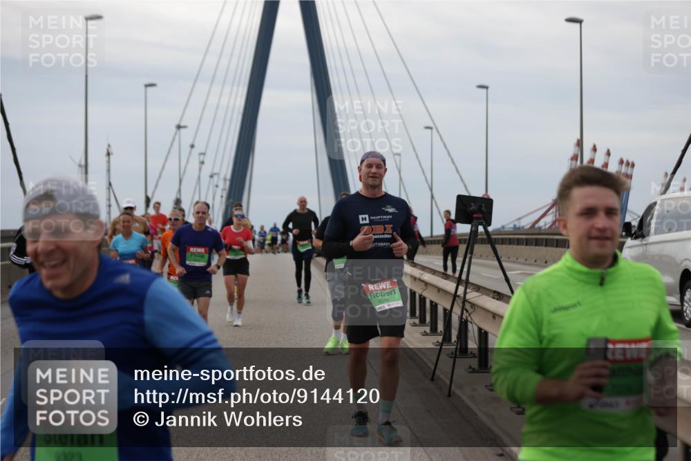 03.10.2025 - Köhlbrandbrückenlauf Jannik Wohlers http://msf.ph/oto/9144120 03.10.2025 15:45:26 Position 1 414, 2323, 9348 meine-sportfotos.de