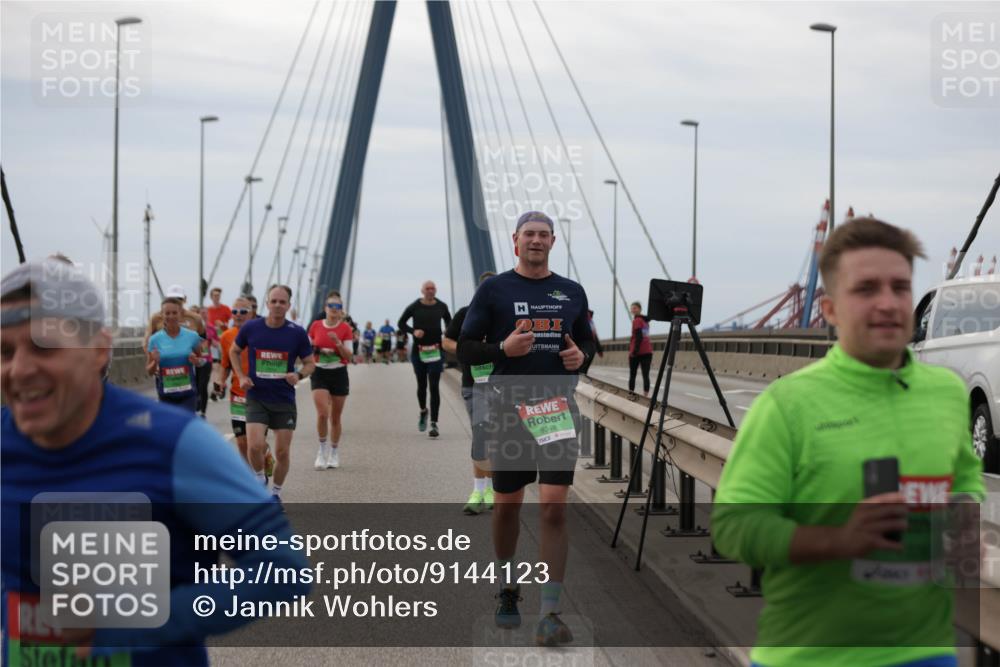 03.10.2025 - Köhlbrandbrückenlauf Jannik Wohlers http://msf.ph/oto/9144123 03.10.2025 15:45:26 Position 1 9348 meine-sportfotos.de