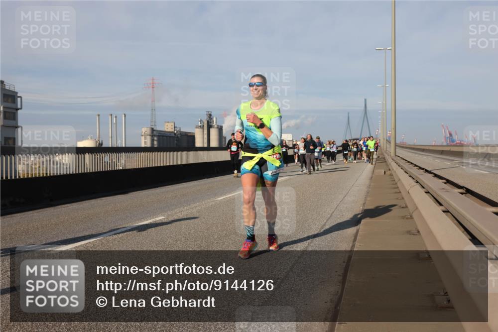 03.10.2025 - Köhlbrandbrückenlauf Lena Gebhardt http://msf.ph/oto/9144126 03.10.2025 10:01:53 Position 2  meine-sportfotos.de