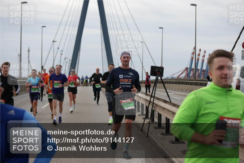 03.10.2025 - Köhlbrandbrückenlauf Jannik Wohlers http://msf.ph/oto/9144127 03.10.2025 15:45:26 Position 1 9348 meine-sportfotos.de