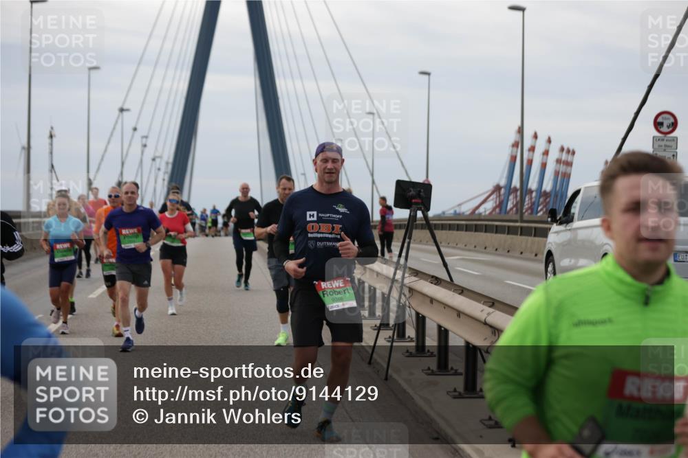 03.10.2025 - Köhlbrandbrückenlauf Jannik Wohlers http://msf.ph/oto/9144129 03.10.2025 15:45:26 Position 1 50, 9348 meine-sportfotos.de