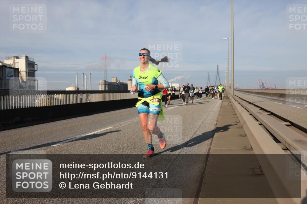 03.10.2025 - Köhlbrandbrückenlauf Lena Gebhardt http://msf.ph/oto/9144131 03.10.2025 10:01:54 Position 2  meine-sportfotos.de
