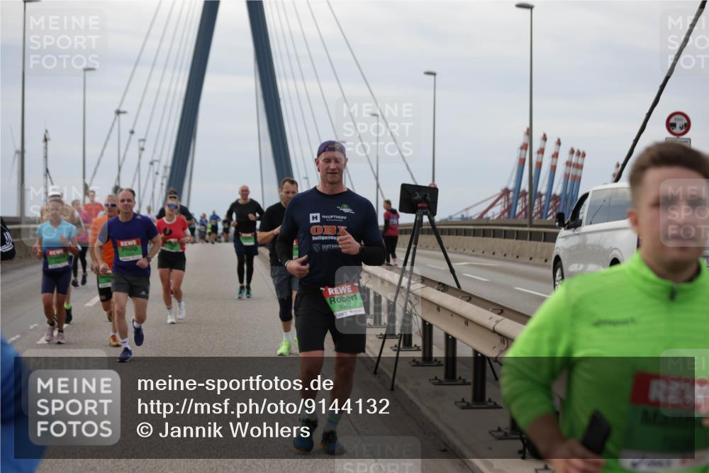 03.10.2025 - Köhlbrandbrückenlauf Jannik Wohlers http://msf.ph/oto/9144132 03.10.2025 15:45:26 Position 1 9348, 50 meine-sportfotos.de