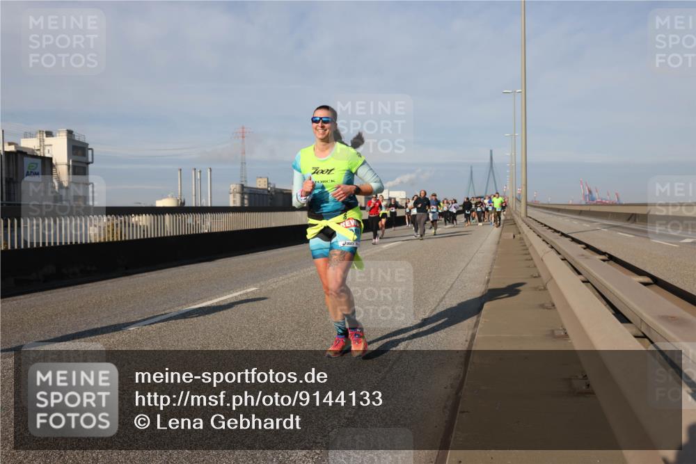 03.10.2025 - Köhlbrandbrückenlauf Lena Gebhardt http://msf.ph/oto/9144133 03.10.2025 10:01:54 Position 2  meine-sportfotos.de