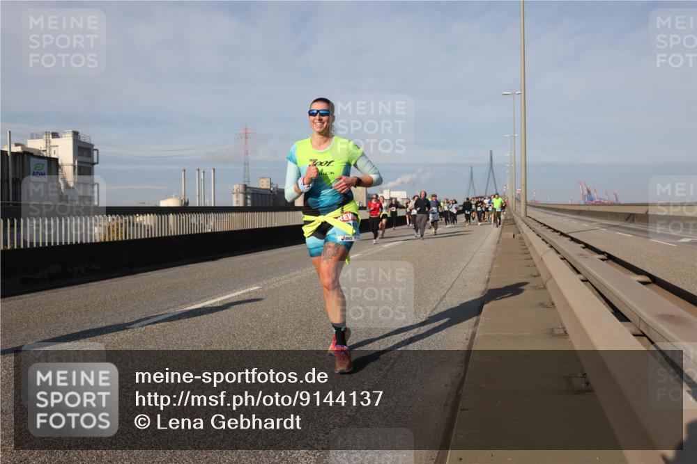 03.10.2025 - Köhlbrandbrückenlauf Lena Gebhardt http://msf.ph/oto/9144137 03.10.2025 10:01:54 Position 2  meine-sportfotos.de