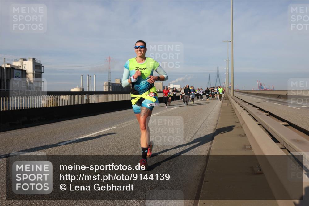 03.10.2025 - Köhlbrandbrückenlauf Lena Gebhardt http://msf.ph/oto/9144139 03.10.2025 10:01:54 Position 2  meine-sportfotos.de