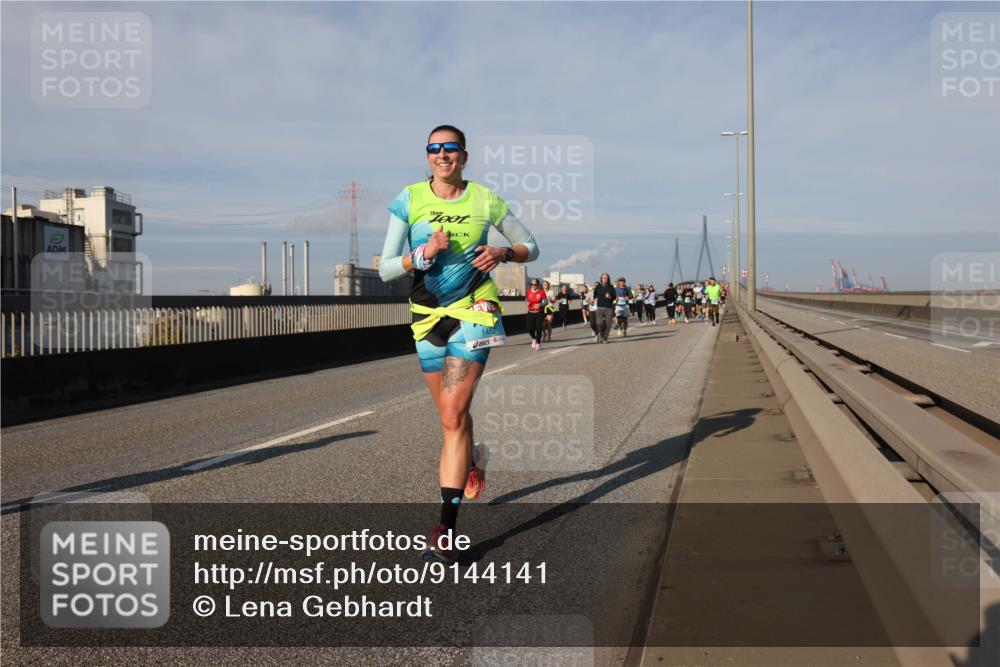 03.10.2025 - Köhlbrandbrückenlauf Lena Gebhardt http://msf.ph/oto/9144141 03.10.2025 10:01:54 Position 2  meine-sportfotos.de