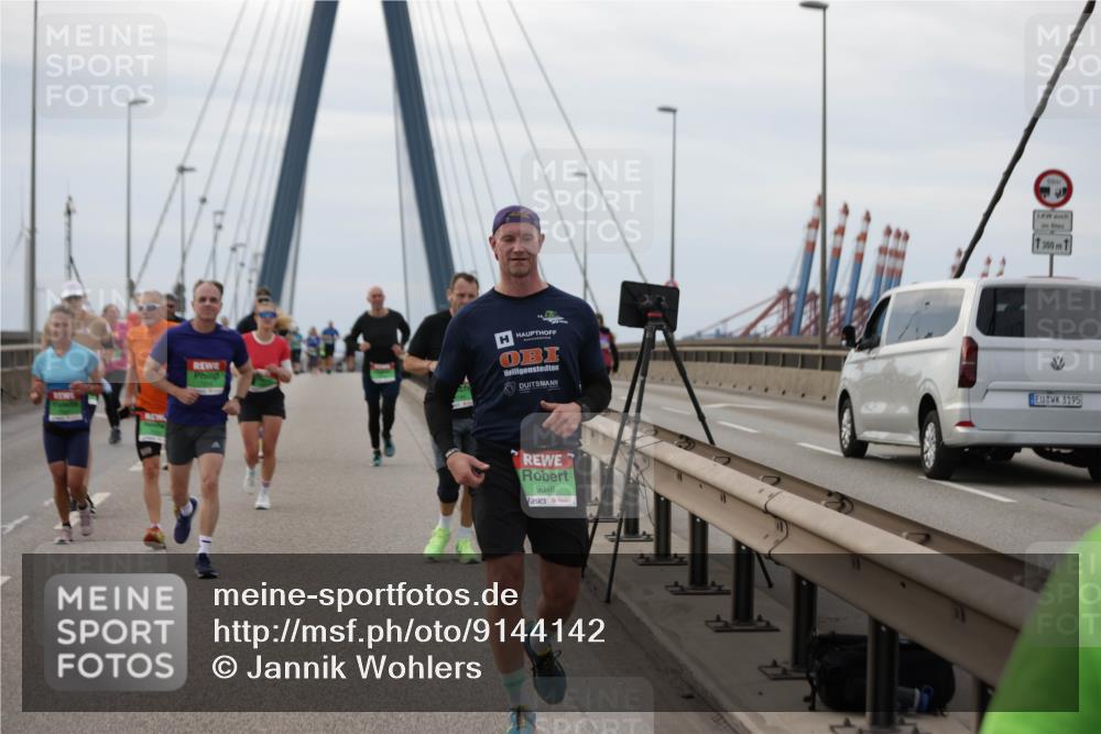 03.10.2025 - Köhlbrandbrückenlauf Jannik Wohlers http://msf.ph/oto/9144142 03.10.2025 15:45:27 Position 1 9348, 1300, 1, 3195 meine-sportfotos.de
