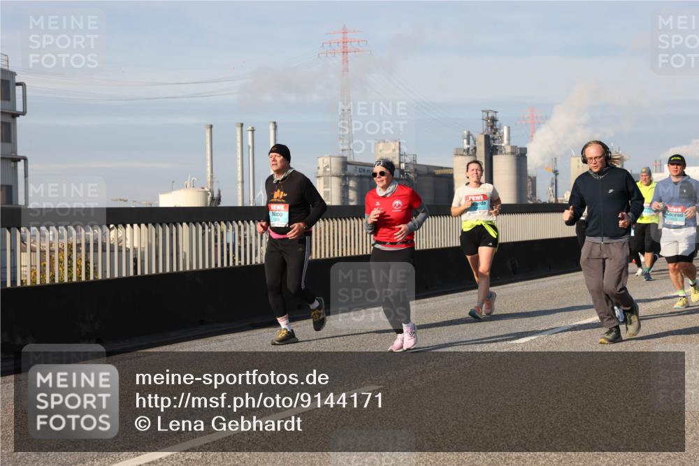 03.10.2025 - Köhlbrandbrückenlauf Lena Gebhardt http://msf.ph/oto/9144171 03.10.2025 10:01:57 Position 2 1329 meine-sportfotos.de