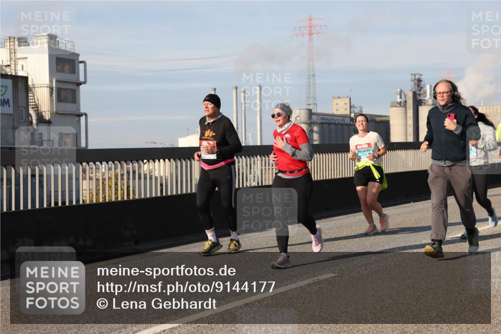 03.10.2025 - Köhlbrandbrückenlauf Lena Gebhardt http://msf.ph/oto/9144177 03.10.2025 10:01:58 Position 2  meine-sportfotos.de