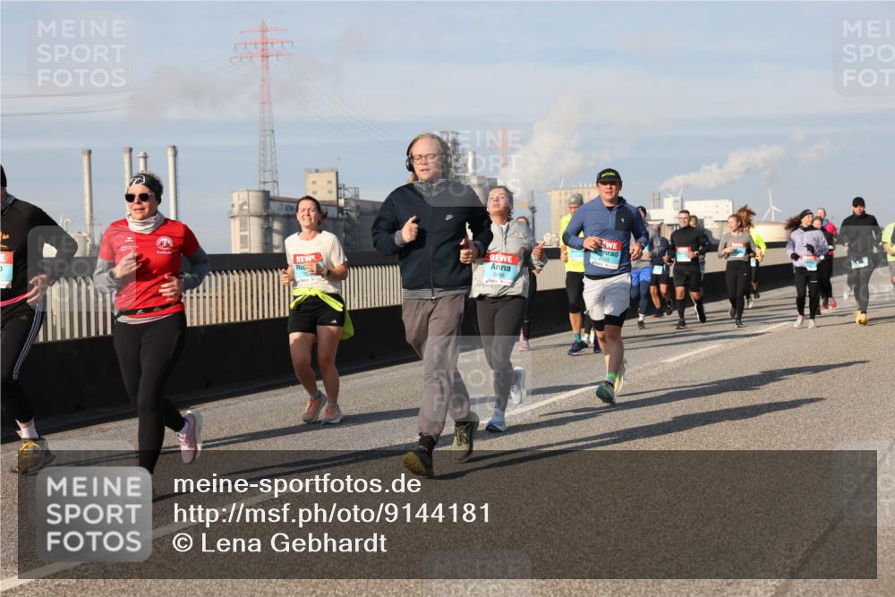 03.10.2025 - Köhlbrandbrückenlauf Lena Gebhardt http://msf.ph/oto/9144181 03.10.2025 10:01:58 Position 2 2456 meine-sportfotos.de