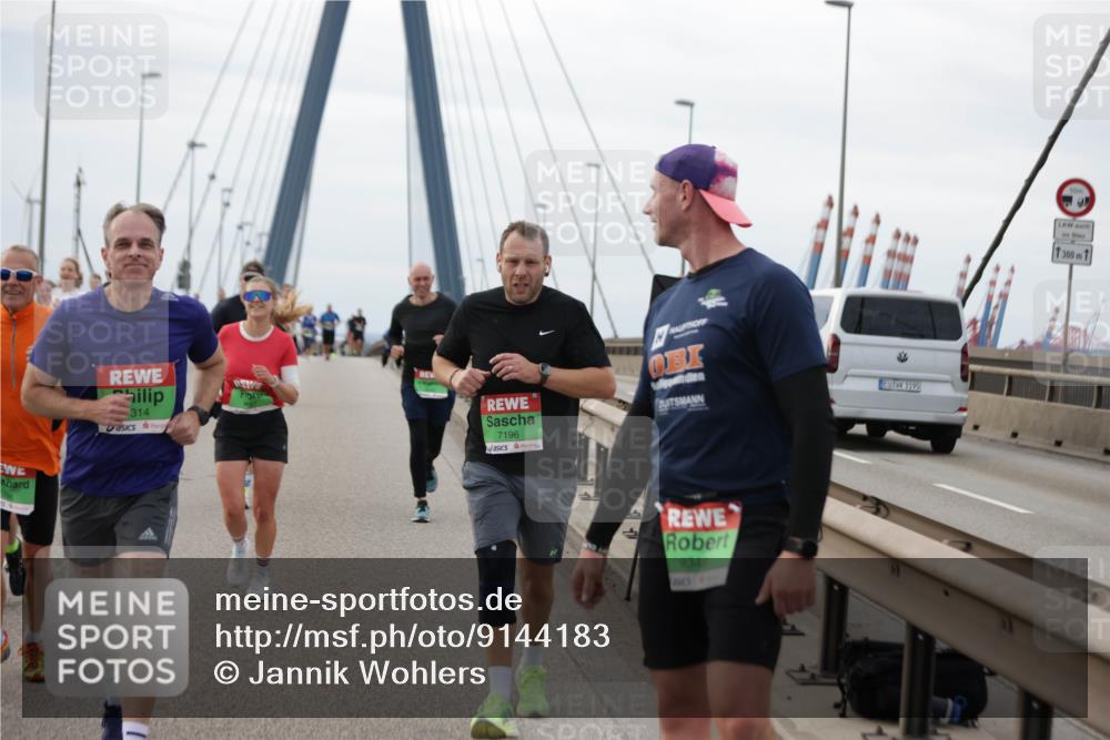 03.10.2025 - Köhlbrandbrückenlauf Jannik Wohlers http://msf.ph/oto/9144183 03.10.2025 15:45:29 Position 1 314, 7196, 199, 9348, 300, 1 meine-sportfotos.de