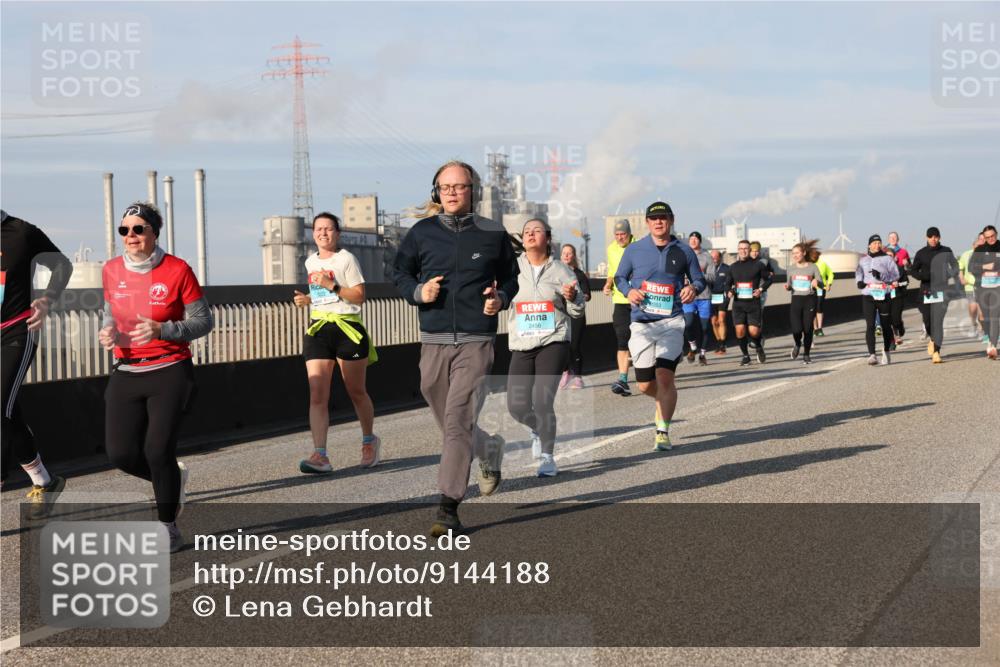 03.10.2025 - Köhlbrandbrückenlauf Lena Gebhardt http://msf.ph/oto/9144188 03.10.2025 10:01:58 Position 2 2456 meine-sportfotos.de