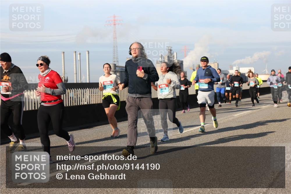 03.10.2025 - Köhlbrandbrückenlauf Lena Gebhardt http://msf.ph/oto/9144190 03.10.2025 10:01:59 Position 2 2053 meine-sportfotos.de