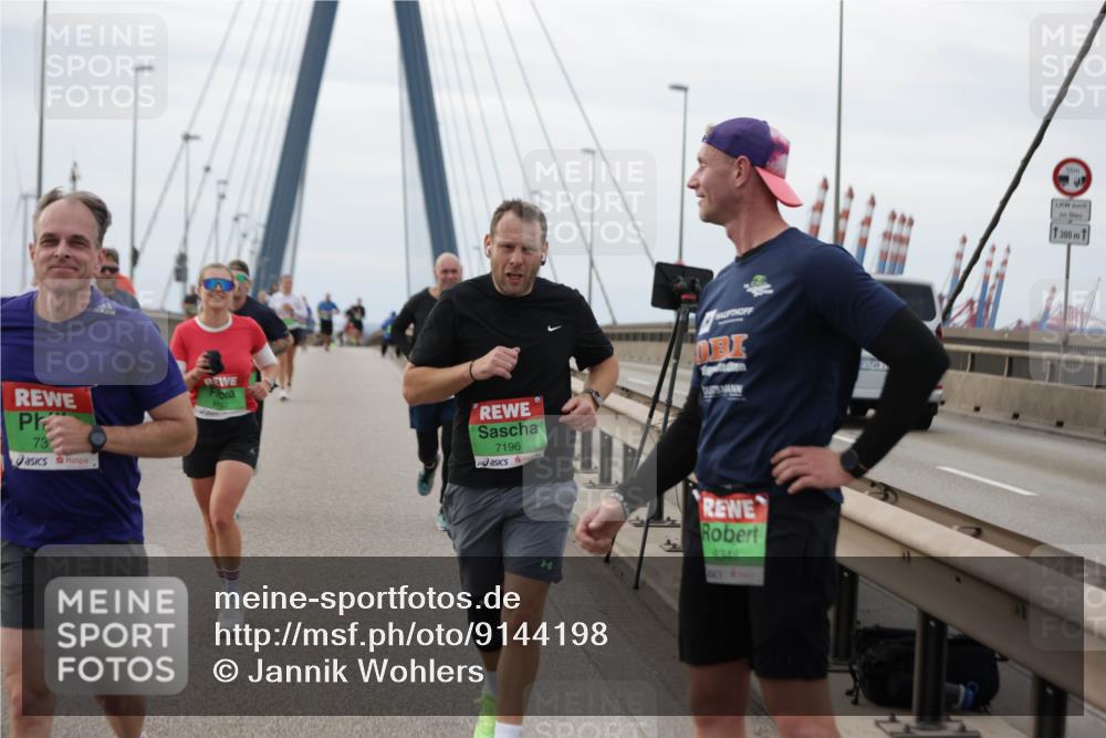 03.10.2025 - Köhlbrandbrückenlauf Jannik Wohlers http://msf.ph/oto/9144198 03.10.2025 15:45:29 Position 1 73, 7196, 9348, 1300, 1 meine-sportfotos.de