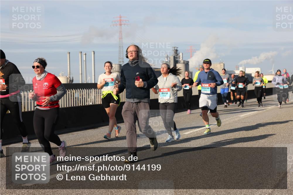 03.10.2025 - Köhlbrandbrückenlauf Lena Gebhardt http://msf.ph/oto/9144199 03.10.2025 10:01:59 Position 2 2456, 2053 meine-sportfotos.de