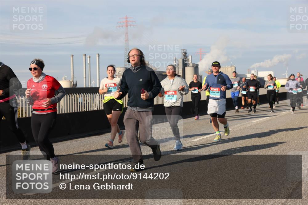 03.10.2025 - Köhlbrandbrückenlauf Lena Gebhardt http://msf.ph/oto/9144202 03.10.2025 10:01:59 Position 2 2456, 2053 meine-sportfotos.de