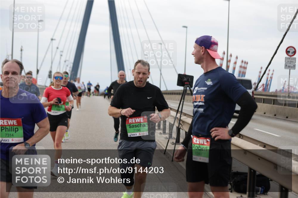 03.10.2025 - Köhlbrandbrückenlauf Jannik Wohlers http://msf.ph/oto/9144203 03.10.2025 15:45:29 Position 1 7314, 7196, 9348, 300 meine-sportfotos.de
