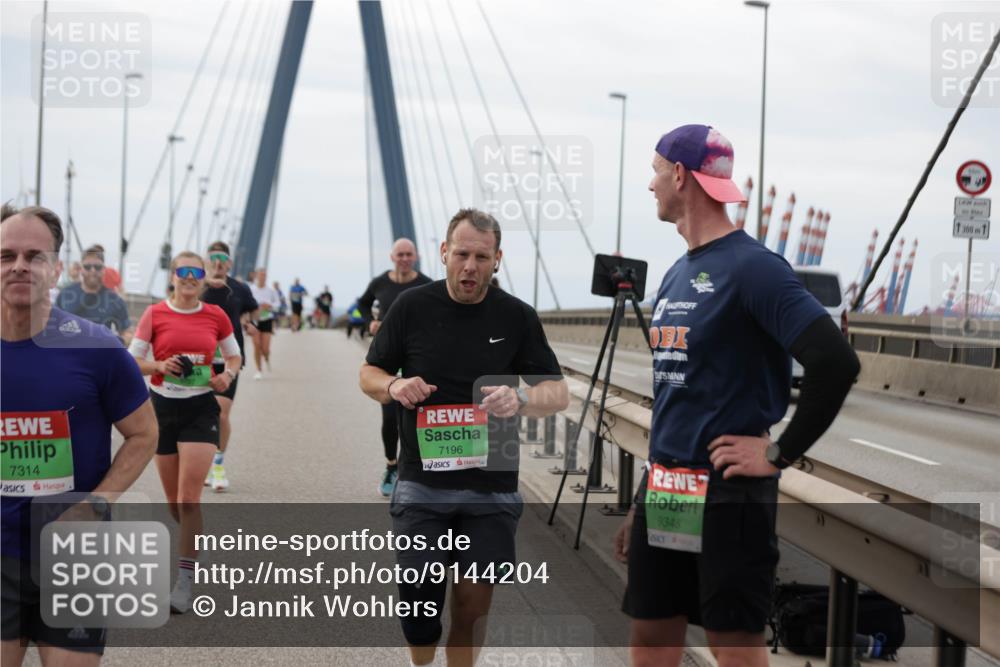 03.10.2025 - Köhlbrandbrückenlauf Jannik Wohlers http://msf.ph/oto/9144204 03.10.2025 15:45:29 Position 1 7314, 7196, 9348, 1300 meine-sportfotos.de