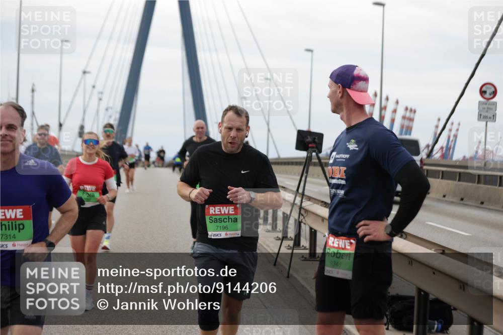 03.10.2025 - Köhlbrandbrückenlauf Jannik Wohlers http://msf.ph/oto/9144206 03.10.2025 15:45:29 Position 1 7314, 7196, 9348, 3 meine-sportfotos.de