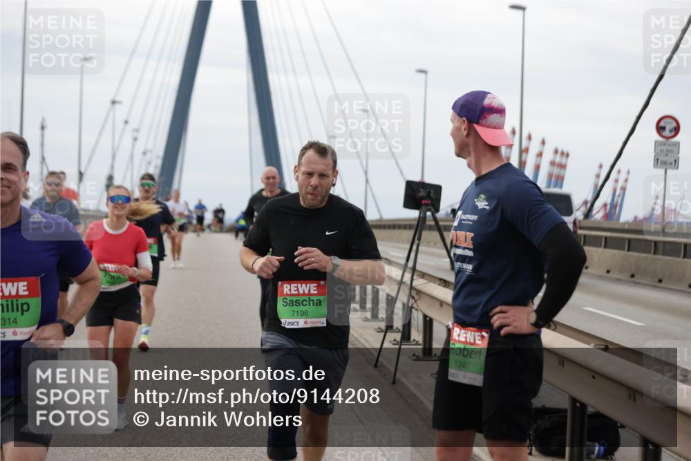 03.10.2025 - Köhlbrandbrückenlauf Jannik Wohlers http://msf.ph/oto/9144208 03.10.2025 15:45:29 Position 1 314, 7196, 9348, 1300, 1 meine-sportfotos.de
