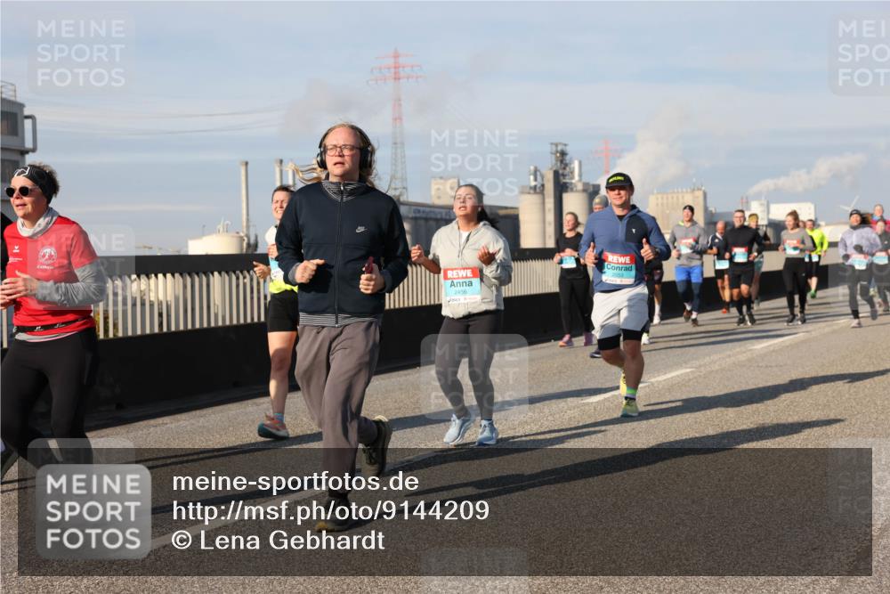 03.10.2025 - Köhlbrandbrückenlauf Lena Gebhardt http://msf.ph/oto/9144209 03.10.2025 10:01:59 Position 2 2456 meine-sportfotos.de
