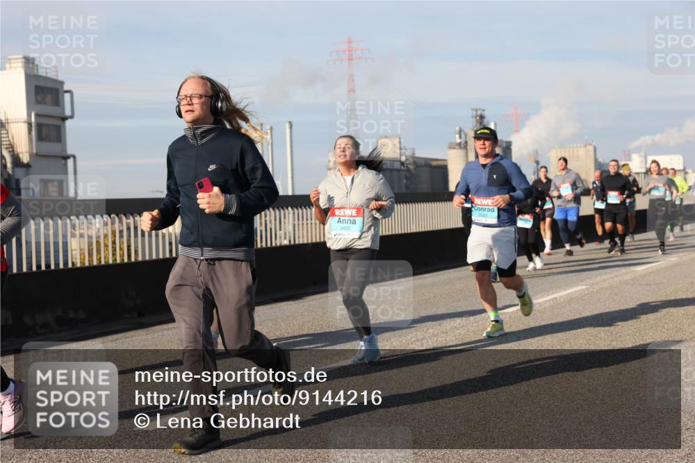 03.10.2025 - Köhlbrandbrückenlauf Lena Gebhardt http://msf.ph/oto/9144216 03.10.2025 10:01:59 Position 2 2456, 2053 meine-sportfotos.de