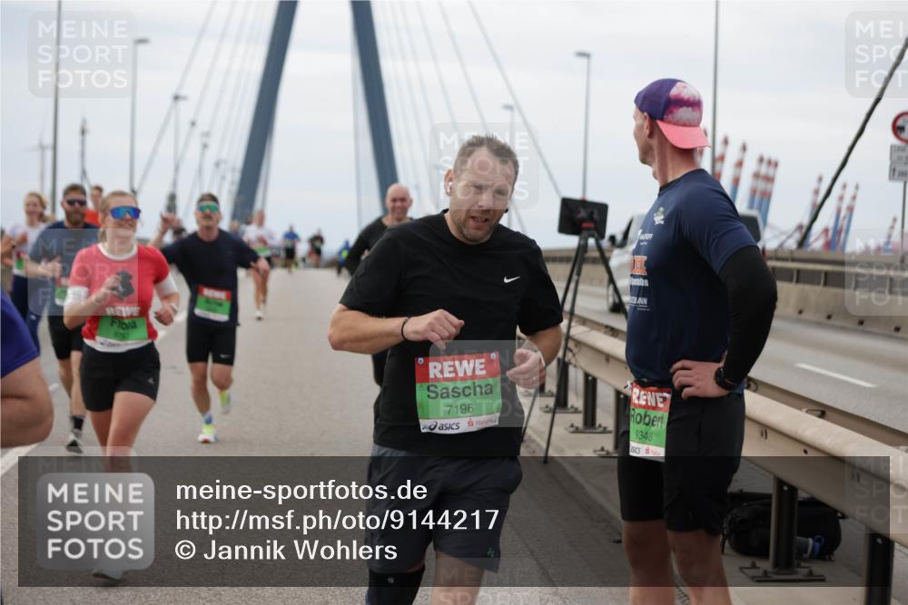03.10.2025 - Köhlbrandbrückenlauf Jannik Wohlers http://msf.ph/oto/9144217 03.10.2025 15:45:30 Position 1 0, 7196, 9348 meine-sportfotos.de