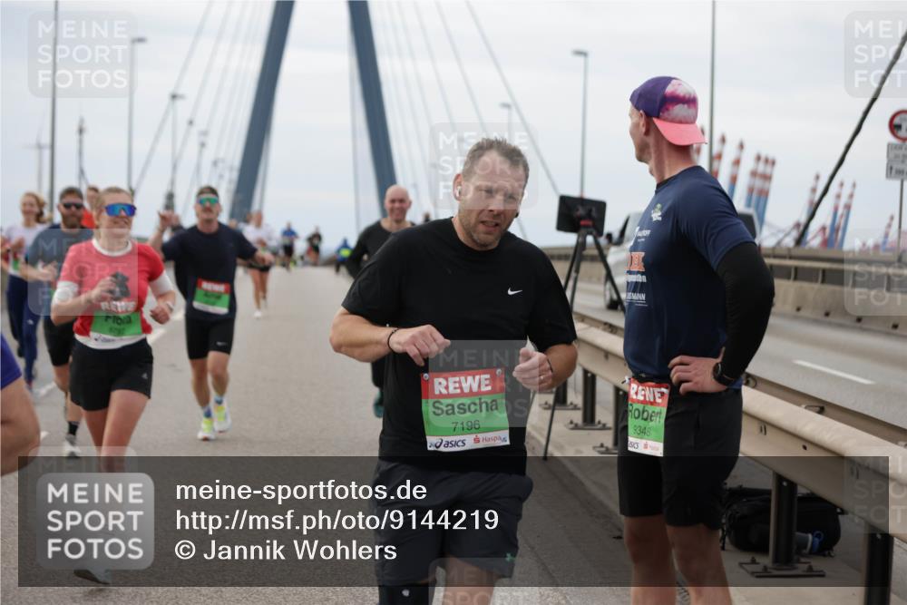 03.10.2025 - Köhlbrandbrückenlauf Jannik Wohlers http://msf.ph/oto/9144219 03.10.2025 15:45:30 Position 1 8797, 7196, 9348 meine-sportfotos.de