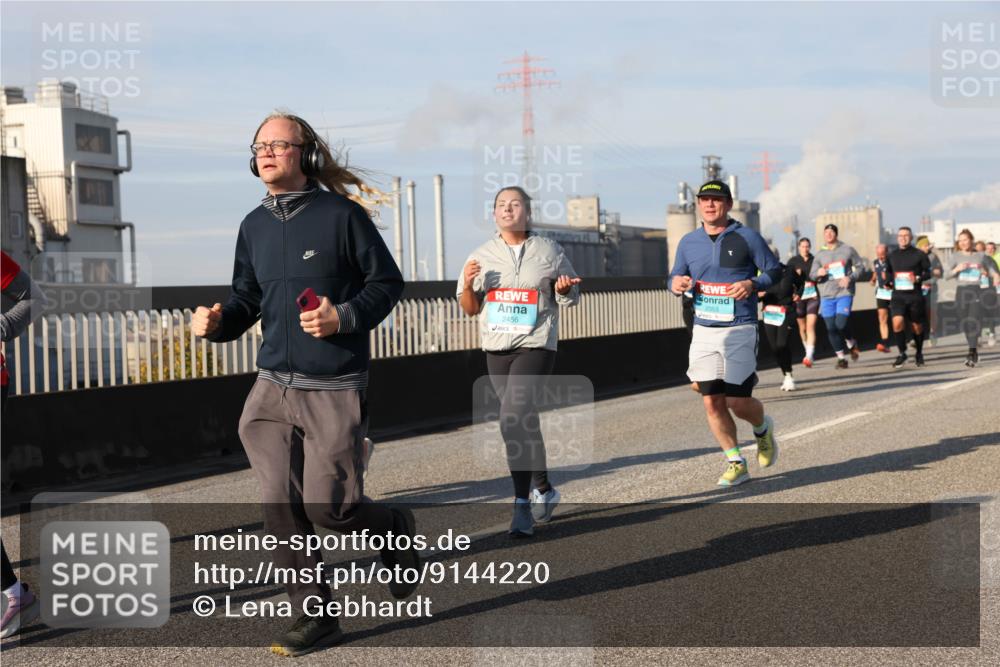 03.10.2025 - Köhlbrandbrückenlauf Lena Gebhardt http://msf.ph/oto/9144220 03.10.2025 10:01:59 Position 2 2053, 2456 meine-sportfotos.de