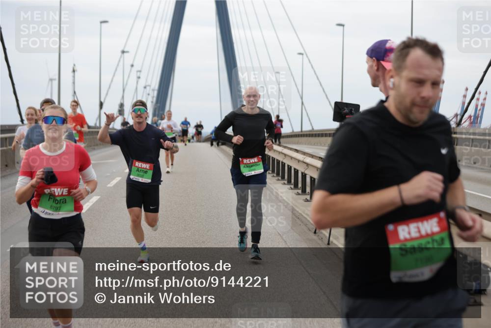 03.10.2025 - Köhlbrandbrückenlauf Jannik Wohlers http://msf.ph/oto/9144221 03.10.2025 15:45:30 Position 1 8797, 9020, 9349, 7190 meine-sportfotos.de