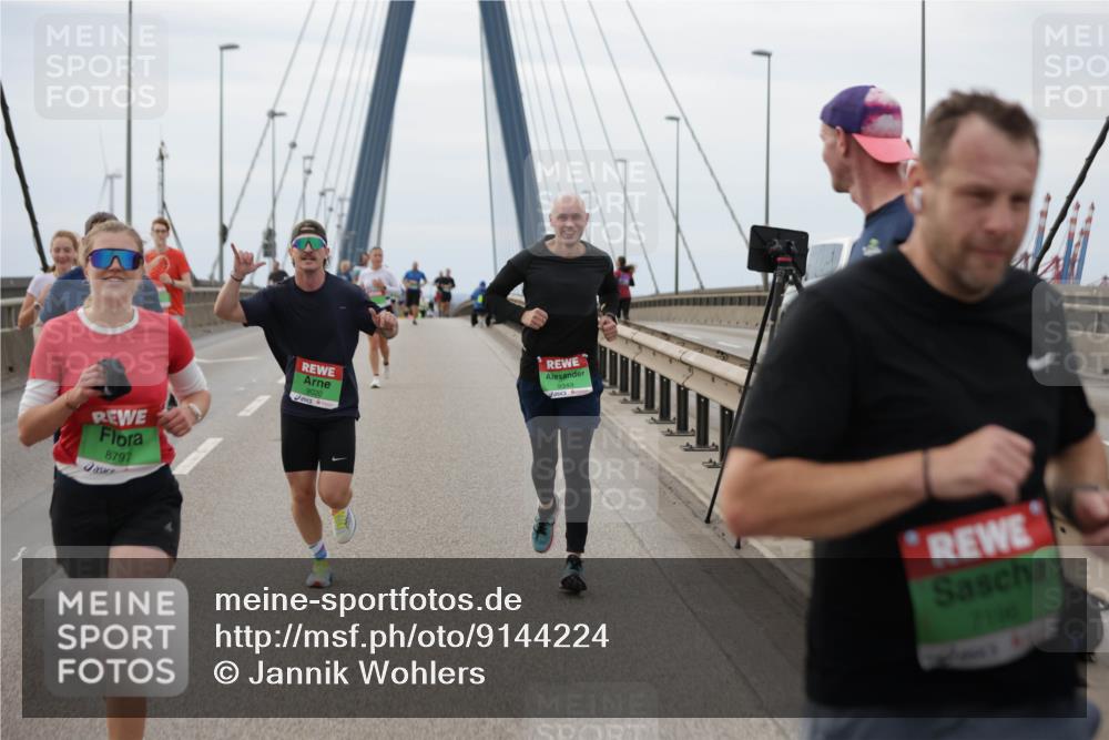 03.10.2025 - Köhlbrandbrückenlauf Jannik Wohlers http://msf.ph/oto/9144224 03.10.2025 15:45:31 Position 1 8797, 9020, 9349, 7196 meine-sportfotos.de