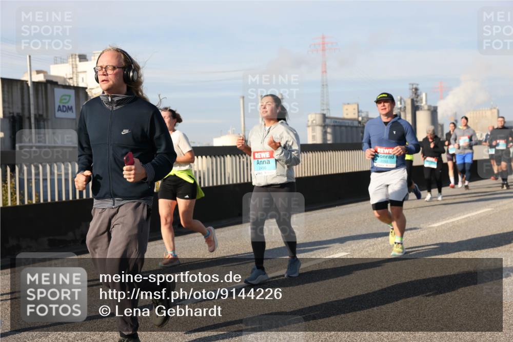 03.10.2025 - Köhlbrandbrückenlauf Lena Gebhardt http://msf.ph/oto/9144226 03.10.2025 10:02:00 Position 2 2456, 2053 meine-sportfotos.de