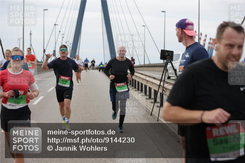 03.10.2025 - Köhlbrandbrückenlauf Jannik Wohlers http://msf.ph/oto/9144230 03.10.2025 15:45:31 Position 1 8797, 9020, 9349, 7100 meine-sportfotos.de