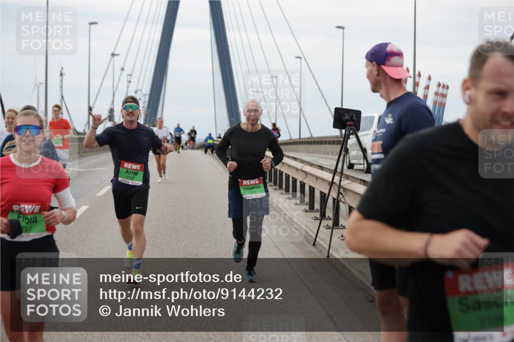 03.10.2025 - Köhlbrandbrückenlauf Jannik Wohlers http://msf.ph/oto/9144232 03.10.2025 15:45:31 Position 1 797, 9020, 9349, 7100 meine-sportfotos.de